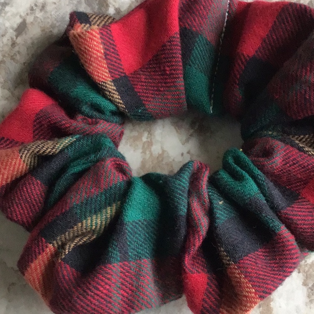 Red green gold plaid tartan scrunchie man bun VSCO - Picture 1 of 2